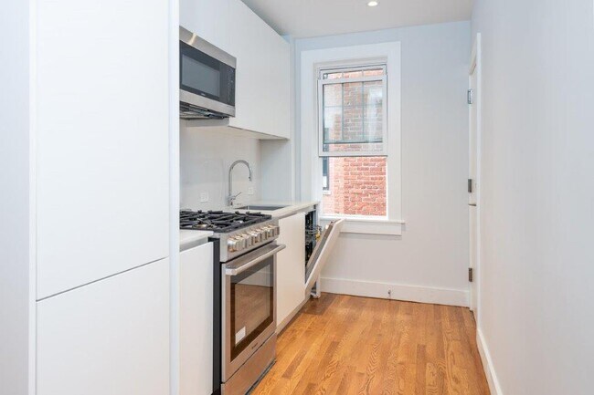 18 Forest St unit 44, Cambridge, MA 02140 - photo 2