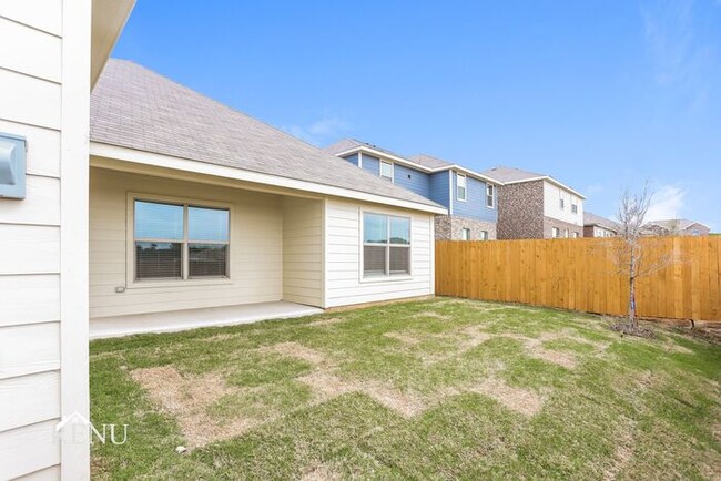 324 Blue Buffalo St, Fort Worth, TX 76120 - photo 3