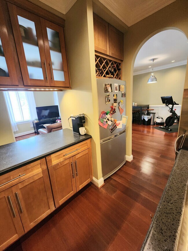 8 Andrew Place, Baltimore, MD 21201 - photo 7