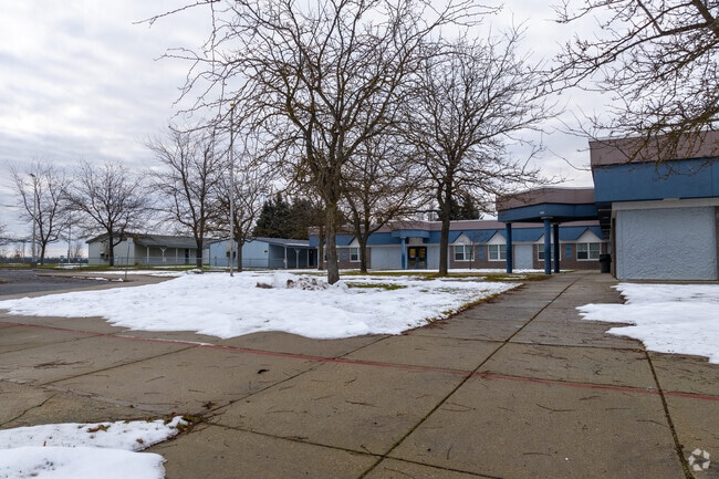 Arcadia Elementary is located close to many homes in the neighborhood.