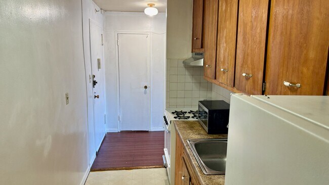 225 Saint Pauls Ave unit 2S, Jersey City, NJ 07306 - photo 5