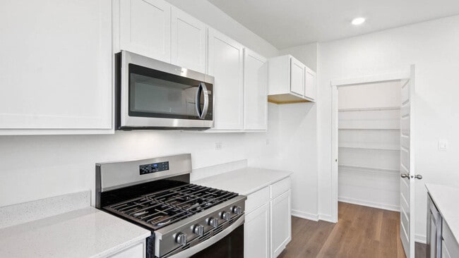 13526 S Coronado Cir, Plainfield, IL 60544 - photo 3