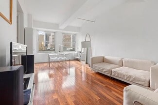 88 Greenwich St Unit 802, New York, NY 10006