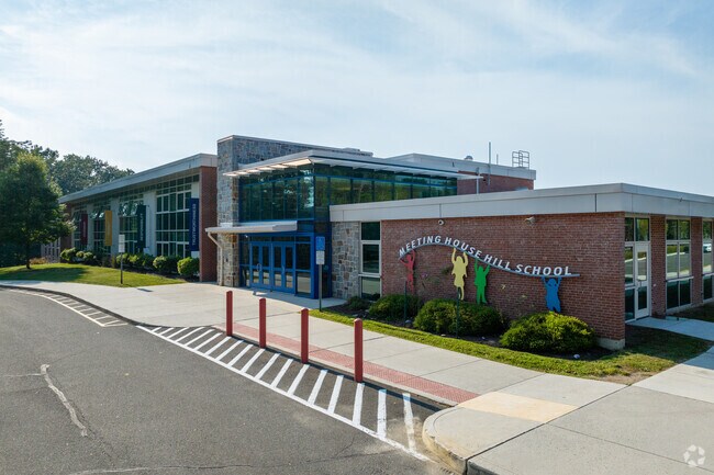 New Fairfield's Meeting House Hill School serves students grades K through 5