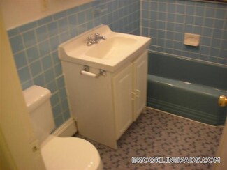 1539 Beacon St Unit 4, Brookline, MA 02446