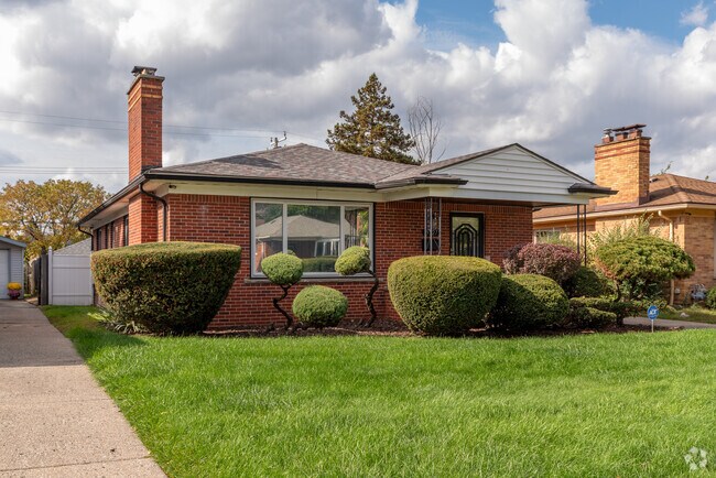 Traditional minimal homes in Evergreen Lahser are very charming and well-kept.