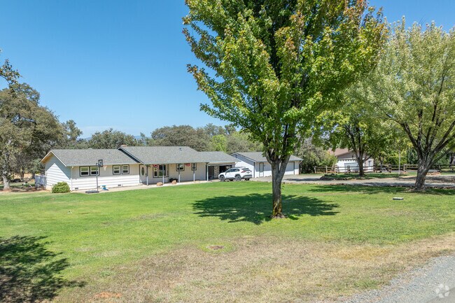 Most of the homes in Loma Rica have attached garages.