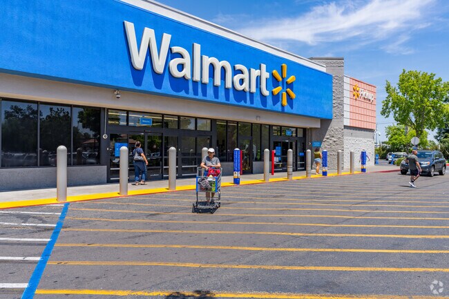 South West Elk Grove has a wide selection of retail options like Walmart, Kohl's, Sephora, Amazon Fresh, Safeway and more.