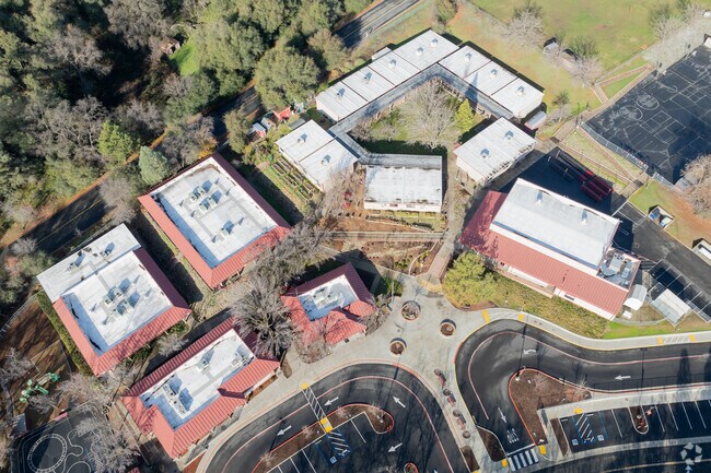 Niche gives Indian Creek Elementary School a grade of B- for academics.