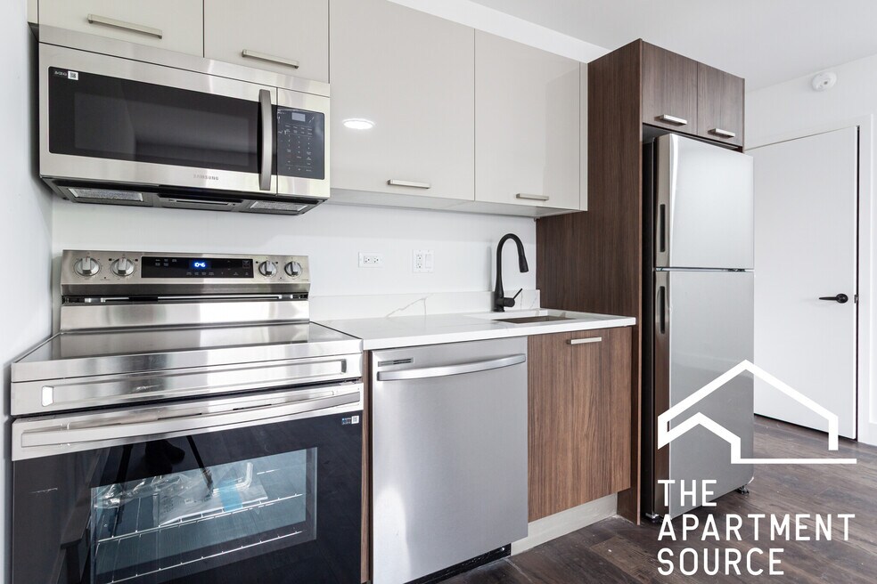 1553 W Hollywood Ave unit 302, Chicago, IL 60660 - photo 1