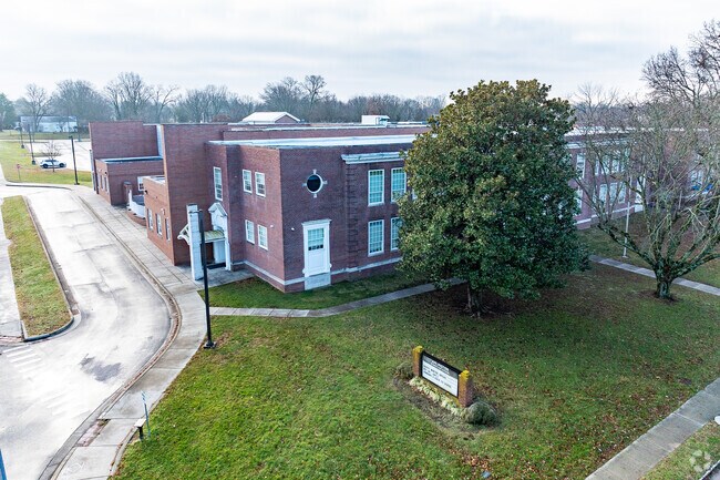 The student population of Arlington Elementary School is 290 and the school serves PK-5.