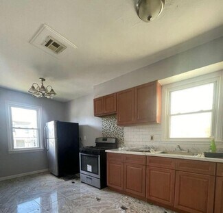 110 Baldwin Ave Unit 2L, Jersey City, NJ 07306