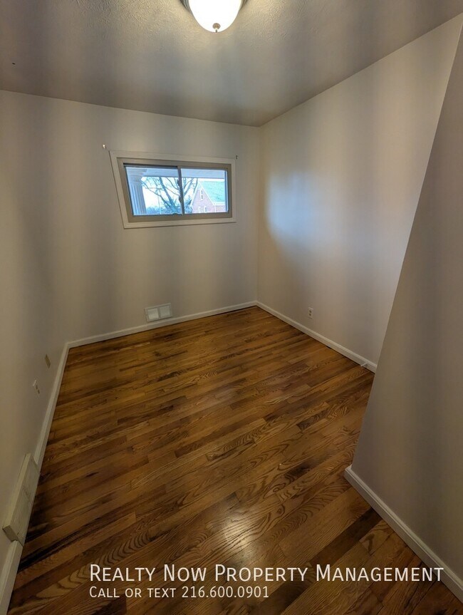 15334 Triskett Rd unit 2, Cleveland, OH 44111 - photo 3