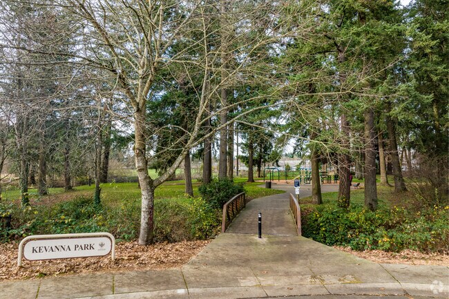 A forested entrance at NE 47th St welcomes visitors to Kevanna Park’s namesake park.