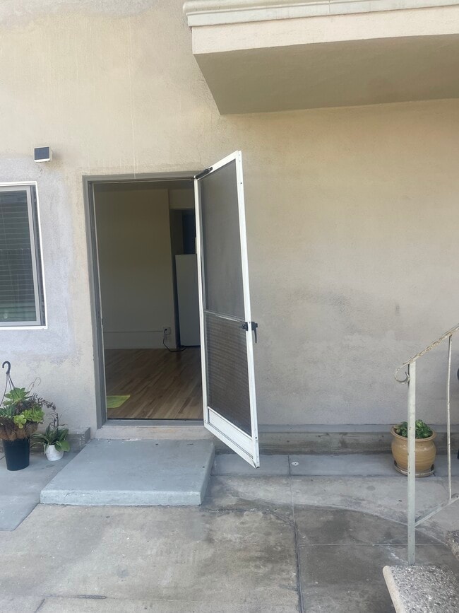 2703 Nelson Ave unit Quiet Studio in Redo, Redondo Beach, CA 90278 - photo 2
