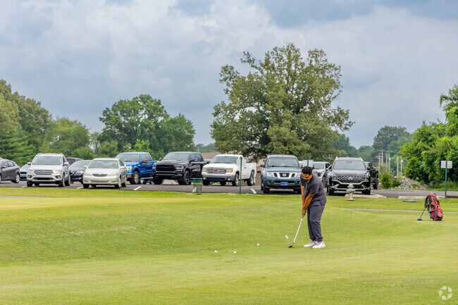 Paxton Park Golf Course offers a chipping green for practice year round in Paducah.