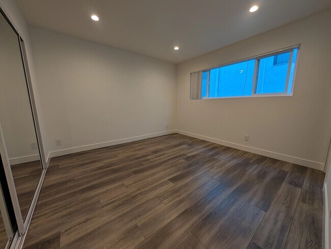 739 N Sweetzer Ave unit 4, West Hollywood, CA 90069 - photo 5