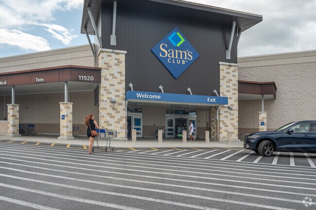 Large retail stores at Lake Nona Landing meet all of Storey Park residents' shopping needs.