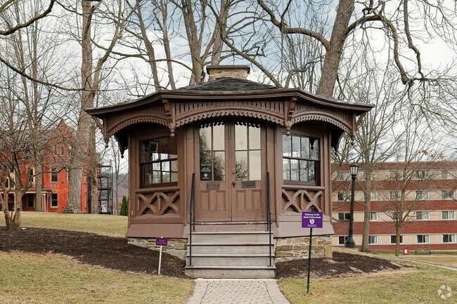 In this octagonal building, Mark Twain wrote major portions of The Adventures of Tom Sawyer, Adventures of Huckleberry Finn, Life on the Mississippi, A Connecticut Yankee in King Arthurs Court, The Prince and the Pauper, A Tramp Abroad, and many short pieces.