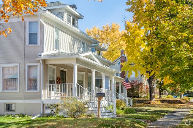 Athletic Park offers a wide range of housing prices, from the $100,00s to over $400,000.