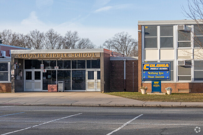 The student to teacher ratio at Colonia Middle School is 11 to 1.