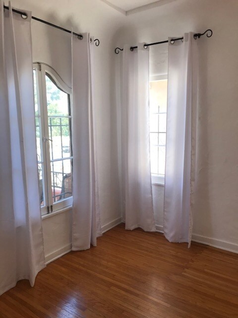 916 S Orange Grove Ave, Los Angeles, CA 90036 - photo 1