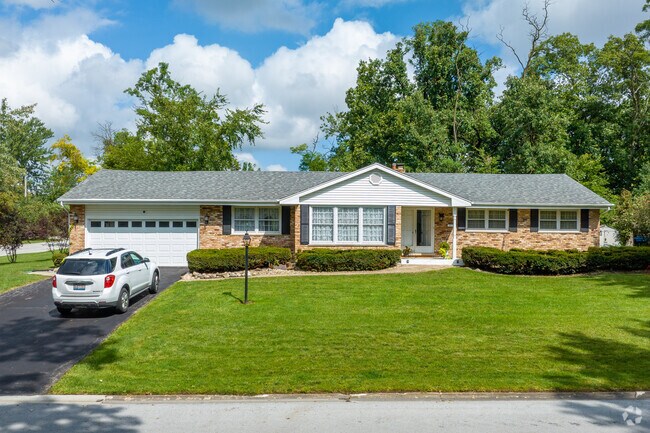 West Steger has plenty of brick ranch style homes in the neighborhood.