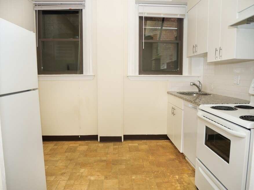 1370 Beacon St unit 4, Brookline, MA 02446 - photo 1