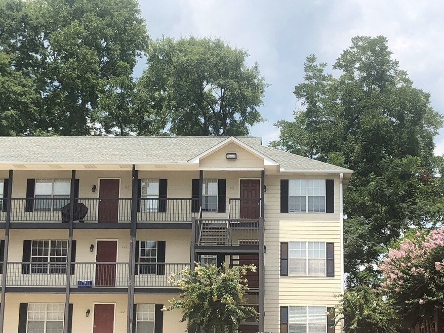 544 W Glenn Ave, Auburn, AL 36832 - photo 1