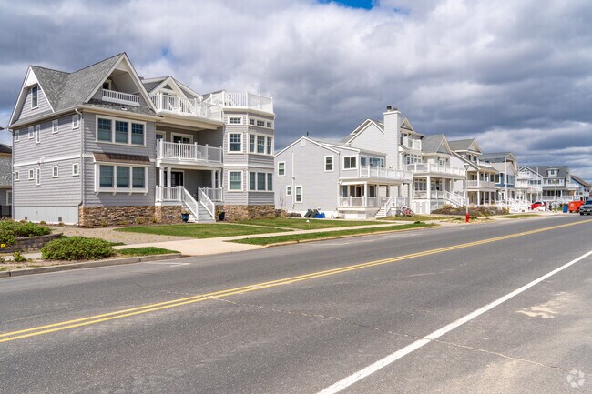 Homeowners in Lake Como can enjoy great views and spacious front lawns.