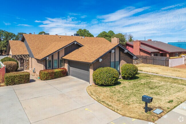 Ranch-style homes are common and date to the 1970s in Arroyo del Oso North.
