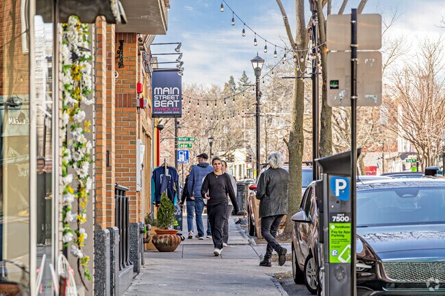 Bardonia residents are close to Valley Cottage and its vibrant downtown.