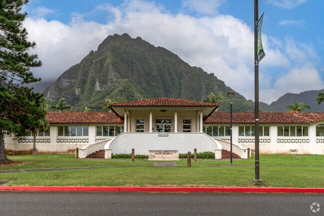 Students at Windward Community College benefit from personalized attention and small class sizes