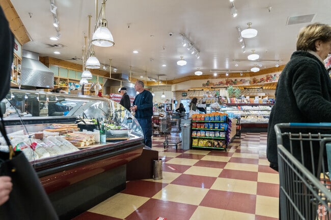 Lunardi's Market is also a great place to get lunch near Ray Park.