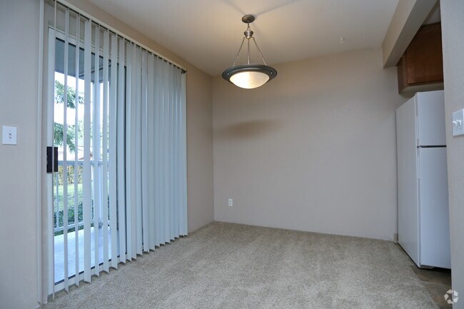1 BR-Dining Area