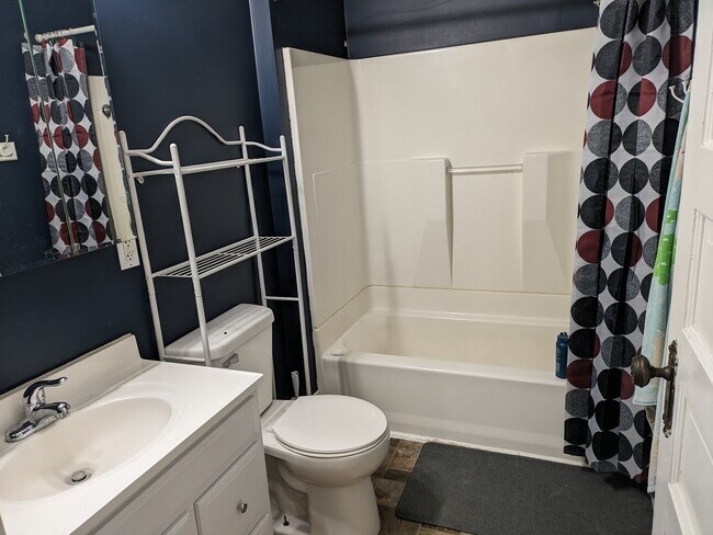 626 4th St SE unit 2 - Upper, Willmar, MN 56201 - photo 3