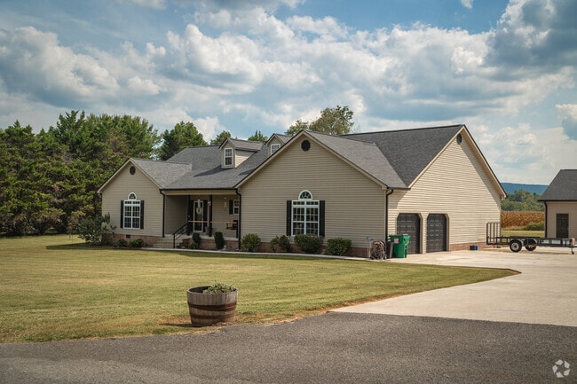 New construction homes makes use of durable siding in Wildwood.