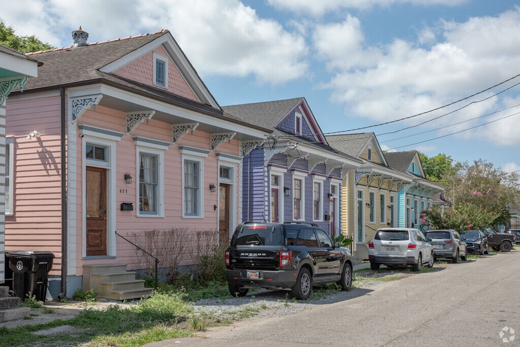 About Holy Cross Schools, Demographics, Things to Do