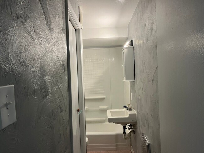 507 Pennsylvania Ave unit Upper, Irwin, PA 15642 - photo 6