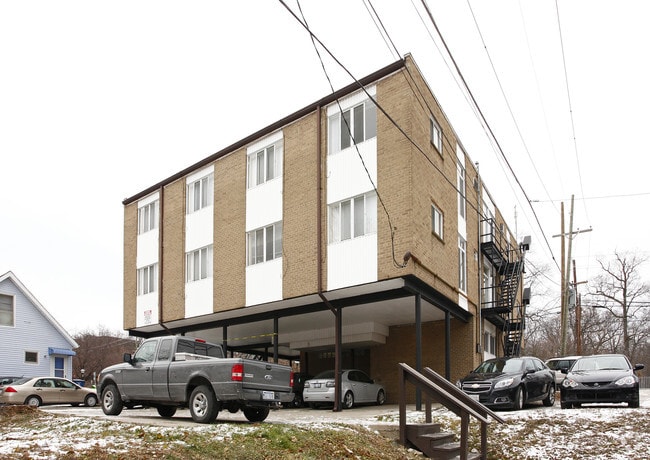 410 Observatory St, Ann Arbor, MI 48104 - photo 2