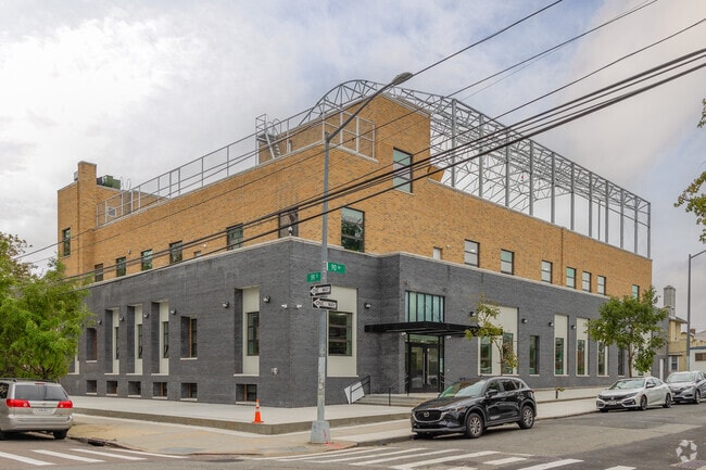 The Wellsprings Schools is an Islamic school offering K-12 academic, Islamic curriculum.