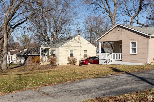 Charming trio in Breckenridge Hills: a glimpse of cozy community living.