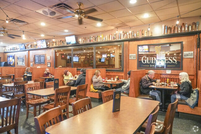 Elgin Public House offers elevated pub grub and draft beers near Southwest Elgin.