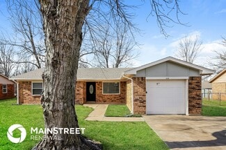 908 N 5th St, Noble, OK 73068