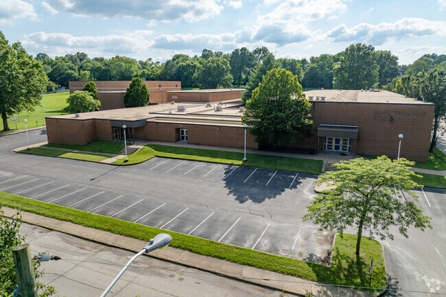 The student population of Thompkins Middle School is 616 and the school serves 6-8.
