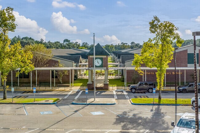 Roberts Elementary provides top rated programming to K-5 students in NE Tallahassee.