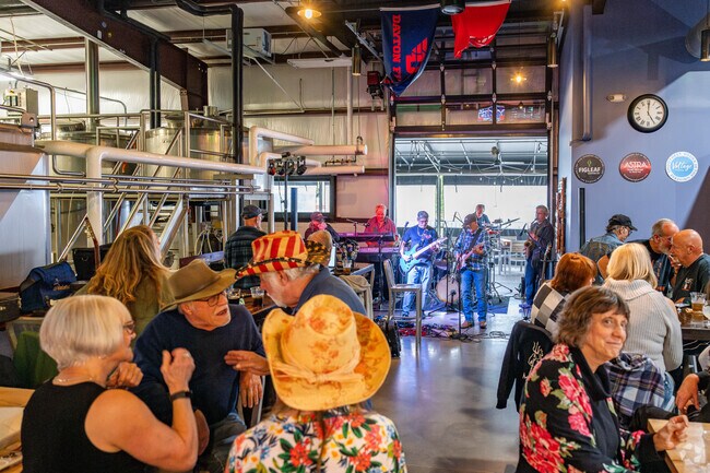 FigLeaf Brewing Co., near Euclid Heights-Runnymede, serves pub fare and hosts an open mic on Monday nights.