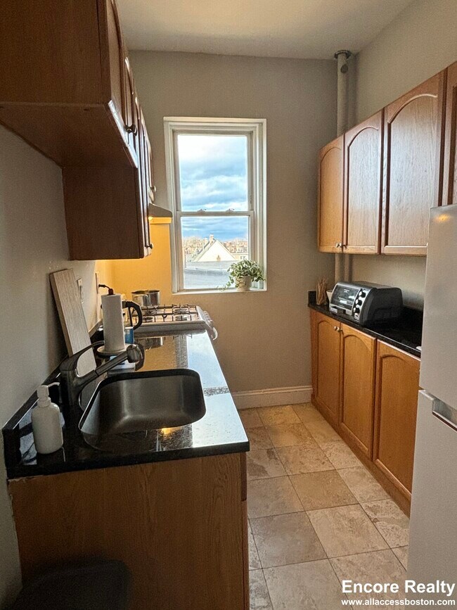 83 Linden St unit 24, Allston, MA 02134 - photo 4