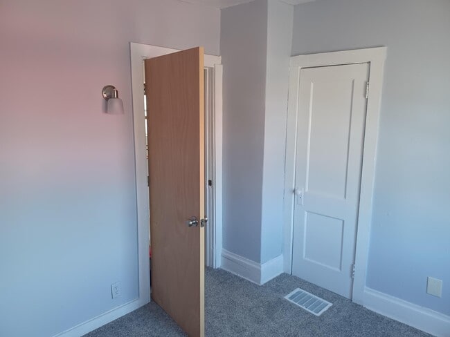 4305 Sheridan Rd unit CLOSE TO LAKE PARKS, Kenosha, WI 53140 - photo 6