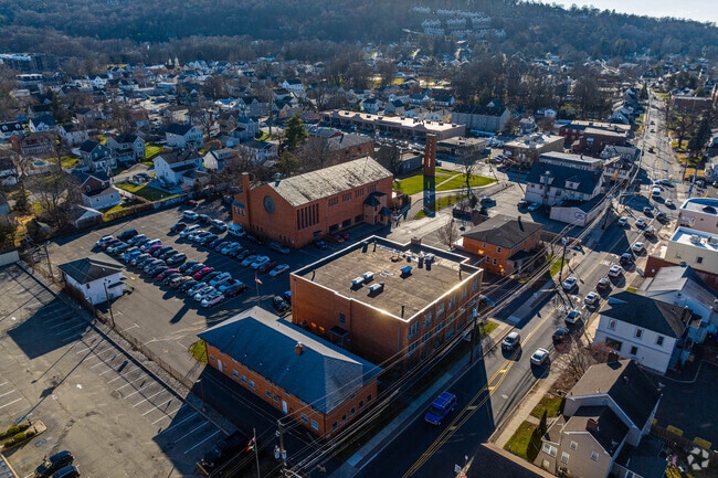 33% of students from Banyan Upper School go on to attend a 4 year college.